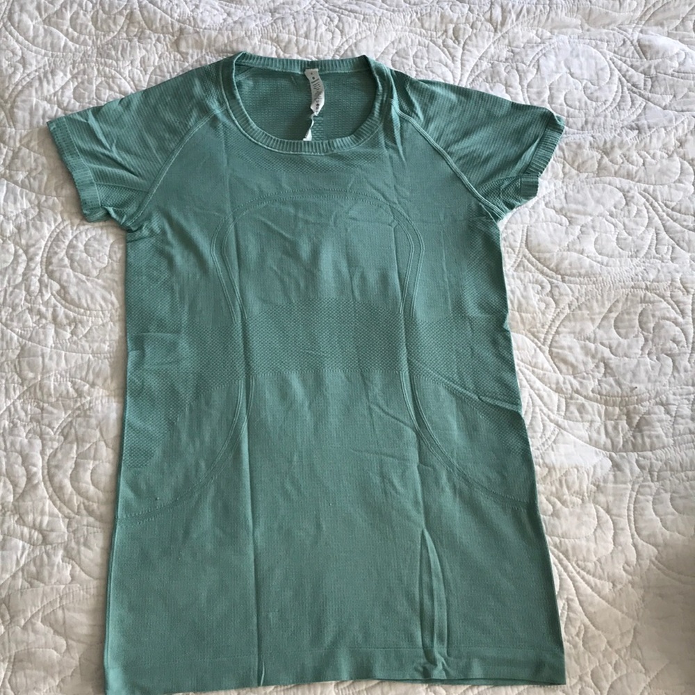 Lululemon swiftly top